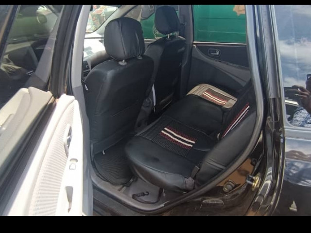Nissan Almera Tino, Voitures, Conakry