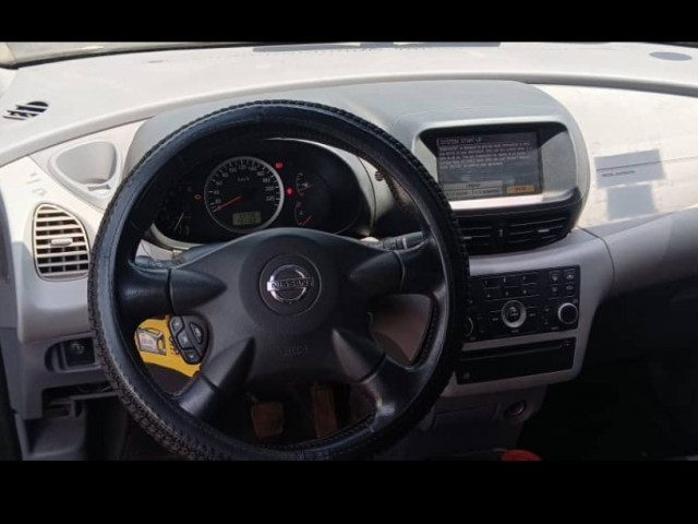 Nissan Almera Tino, Voitures, Conakry
