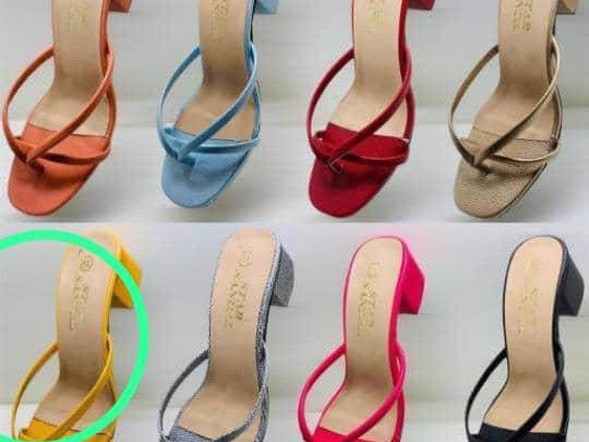 Différentes Chaussures, Vêtements, Conakry