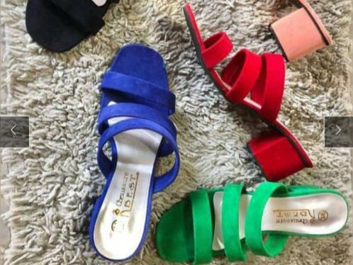 Différentes Chaussures, Vêtements, Conakry
