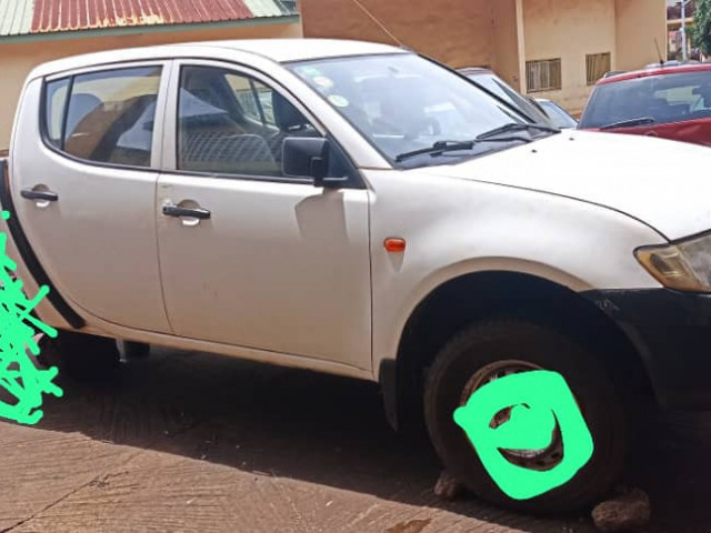 Mitsubishi L200, Voitures, Conakry