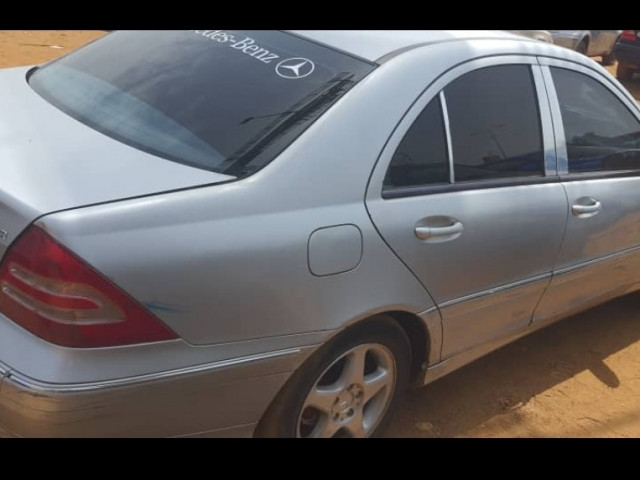 Mercedes-Benz Classe C, Voitures, Conakry