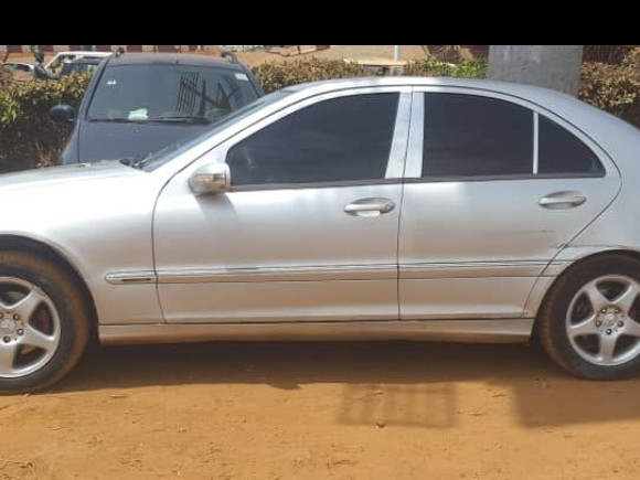 Mercedes-Benz Classe C, Voitures, Conakry