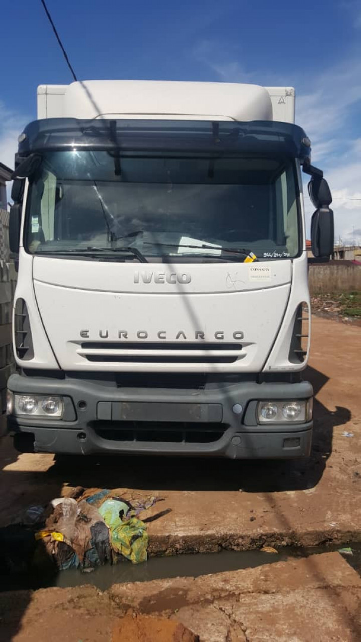 Camion Iveco, Camions - Autobus, Conakry