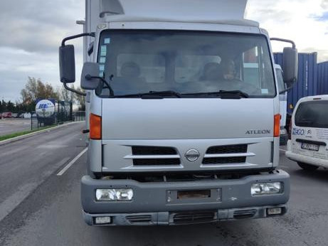 Camion Nissan Atleon, Camions - Autobus, Conakry