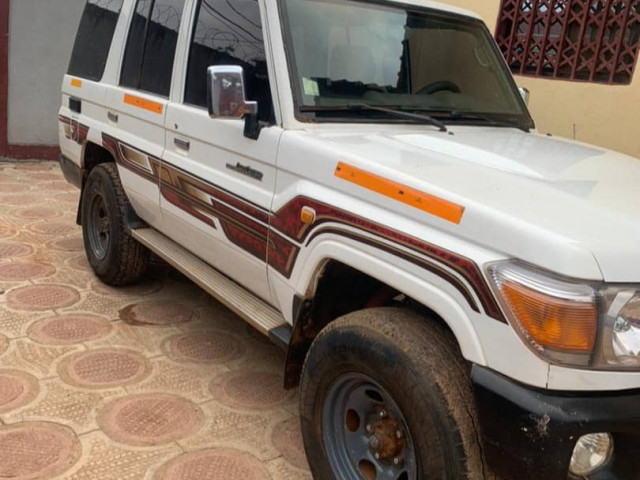 Toyota Land Cruiser, Voitures, Conakry
