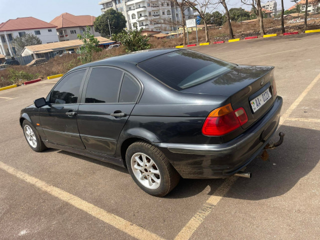 BMW Série 3, Voitures, Conakry