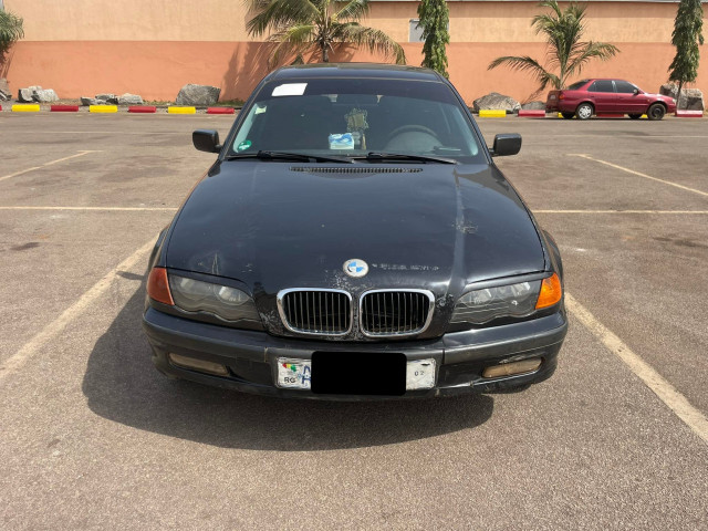 BMW Série 3, Voitures, Conakry
