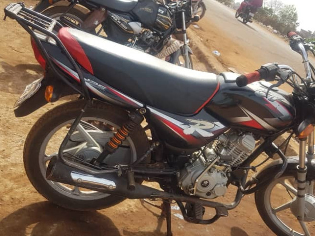 Moto Bajaj Boxer 150 - CT, Motos - Scooters, Conakry