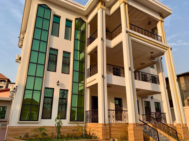 Bâtiment à Lambanyi, Maisons, Conakry