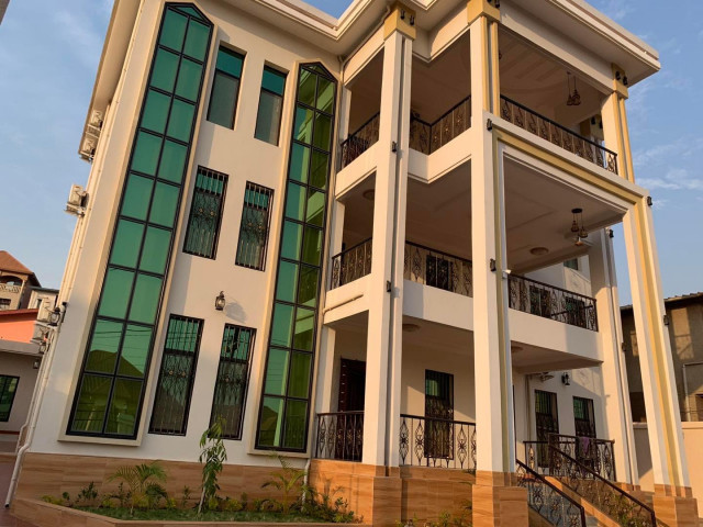 Bâtiment à Lambanyi, Maisons, Conakry