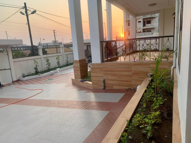 Bâtiment à Lambanyi, Maisons, Conakry