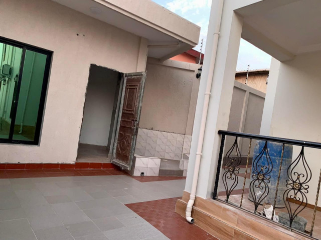 Bâtiment à Lambanyi, Maisons, Conakry