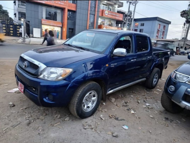 Toyota Hilux, Voitures, Conakry