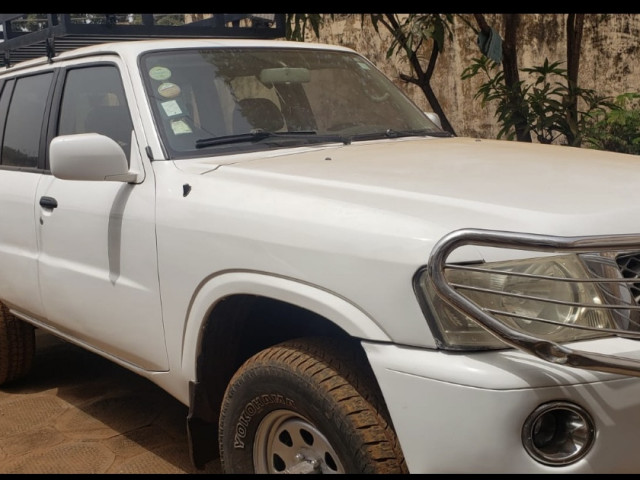 Nissan Patrol, Voitures, Conakry
