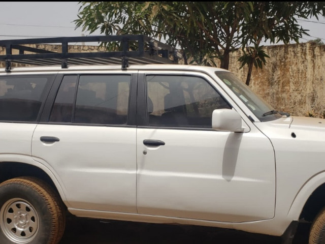 Nissan Patrol, Voitures, Conakry