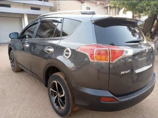 Toyota RAV4, Voitures, Conakry