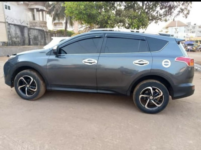 Toyota RAV4, Voitures, Conakry