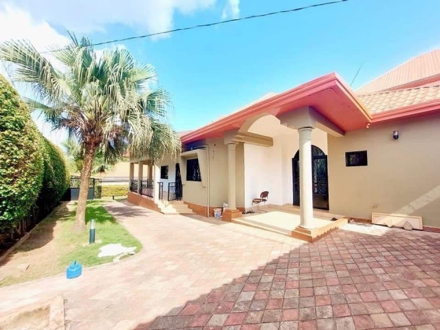 Bâtiment à Lambanyi, Maisons, Conakry