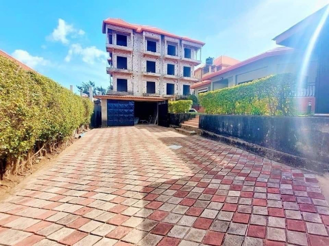 Bâtiment à Lambanyi, Maisons, Conakry