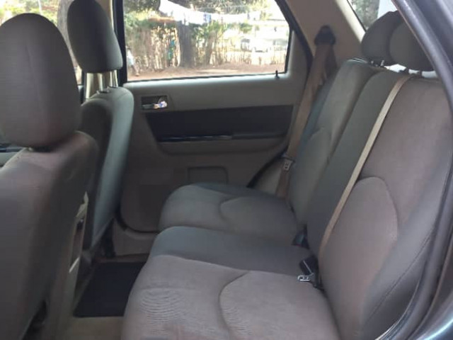 Mazda Tribute, Voitures, Conakry
