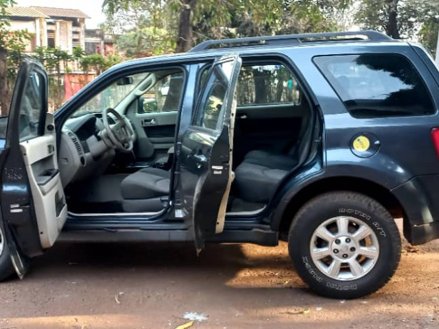 Mazda Tribute, Voitures, Conakry