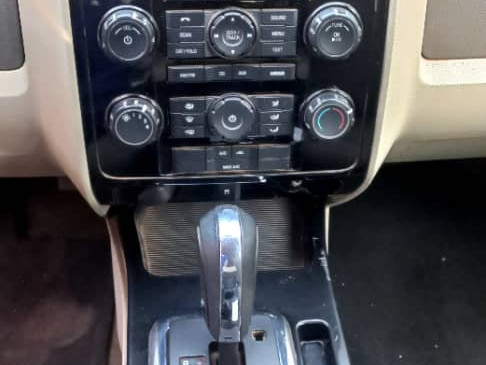 Mazda Tribute, Voitures, Conakry