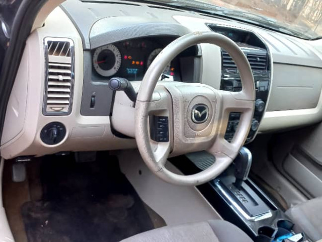 Mazda Tribute, Voitures, Conakry