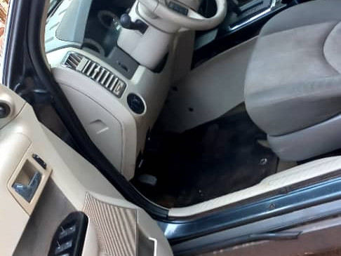 Mazda Tribute, Voitures, Conakry