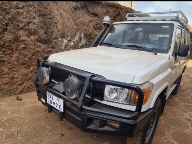 Toyota Land Cruiser, Voitures, Conakry