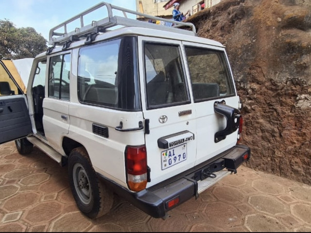 Toyota Land Cruiser, Voitures, Conakry