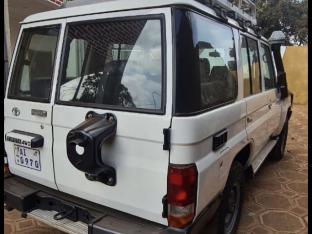 Toyota Land Cruiser, Voitures, Conakry