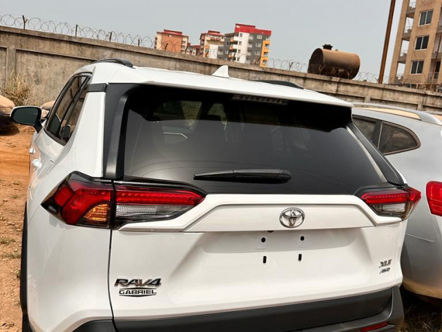 Toyota RAV4, Voitures, Conakry