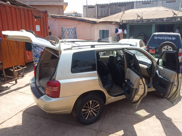Toyota Highlander, Voitures, Conakry