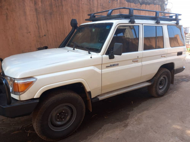 Toyota Land Cruiser, Voitures, Conakry