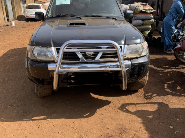 Nissan Patrol, Voitures, Conakry