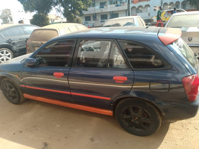 Mazda 323 f, Voitures, Conakry