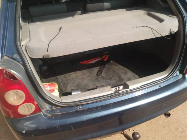 Mazda 323 f, Voitures, Conakry