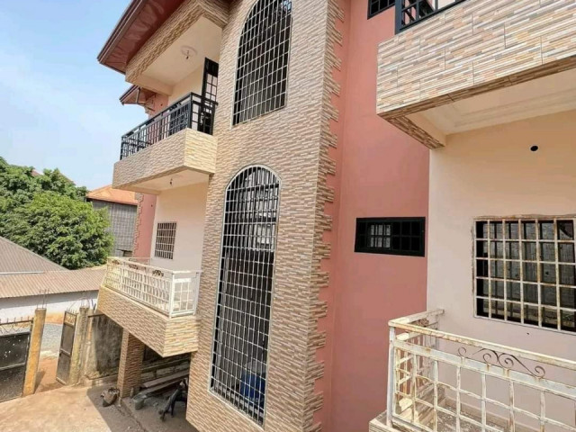 Bâtiment à Lambanyi, Maisons, Conakry