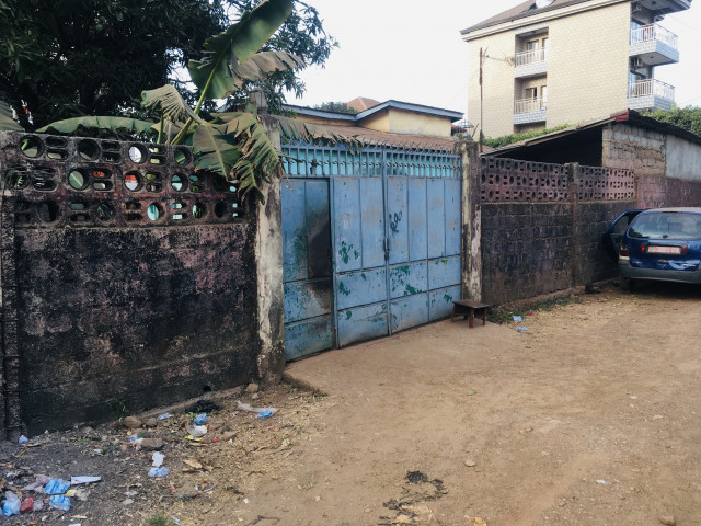 Station Service à Lambanyi, Maisons, Conakry