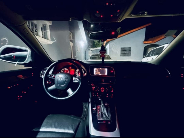 Audi Q5, Voitures, Conakry