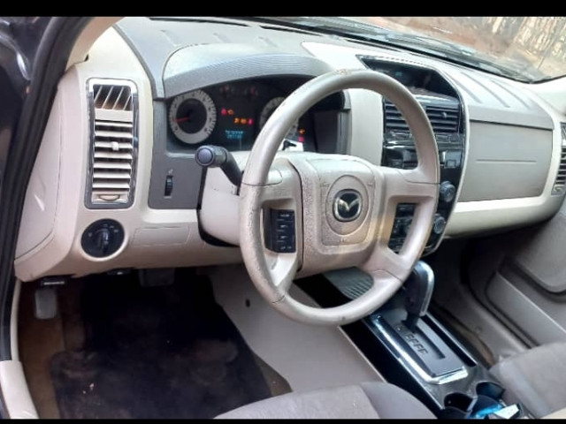 Mazda Tribute, Voitures, Conakry