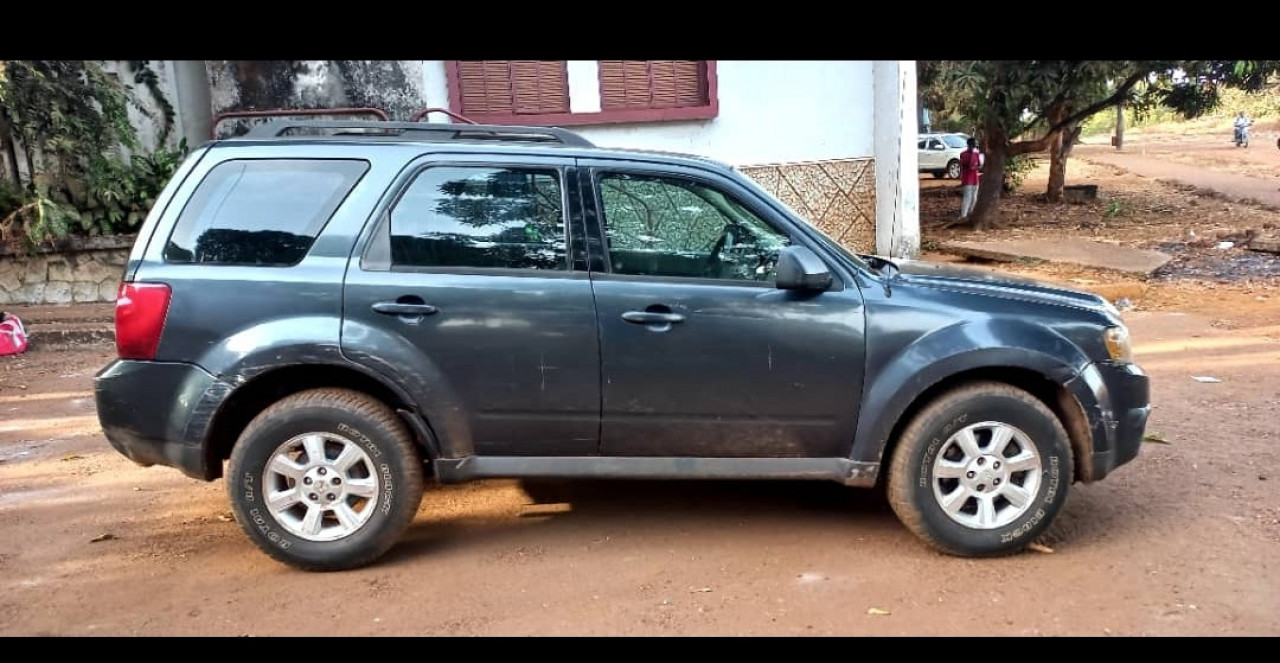 Mazda Tribute, Voitures, Conakry