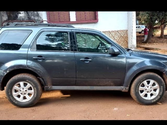 Mazda Tribute, Voitures, Conakry