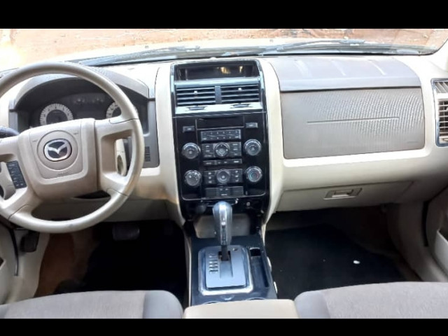 Mazda Tribute, Voitures, Conakry
