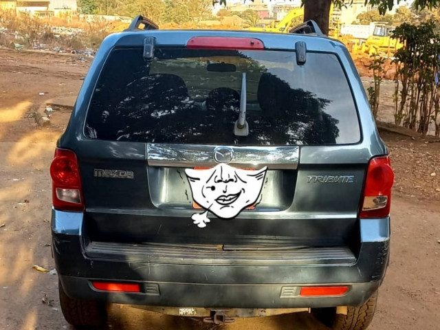 Mazda Tribute, Voitures, Conakry