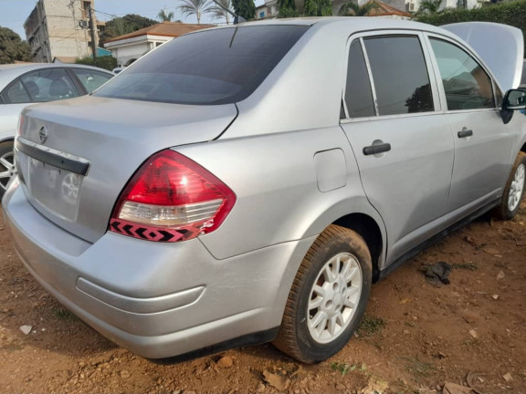 Nissan Versa, Voitures, Conakry