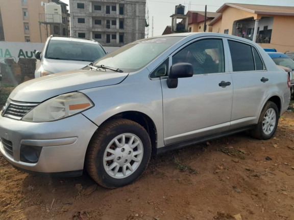 Nissan Versa, Voitures, Conakry