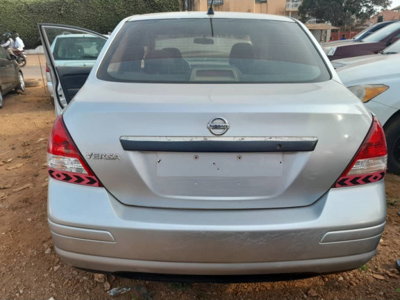 Nissan Versa, Voitures, Conakry