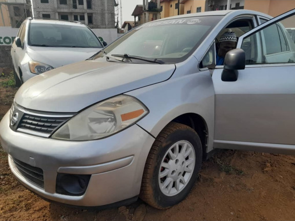 Nissan Versa, Voitures, Conakry